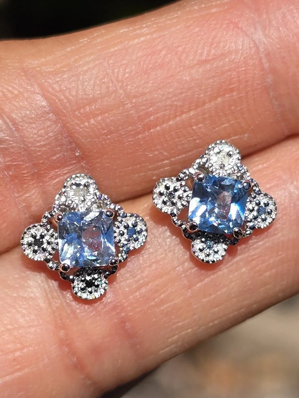 NWT sterling silver 925 blue diamond clover diamond accent December studs earrin